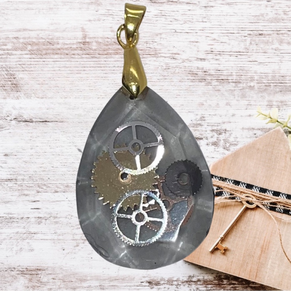 Steampunk Silver Gear Pendant Facetted Tear Drop Grey Gold Copper Metal